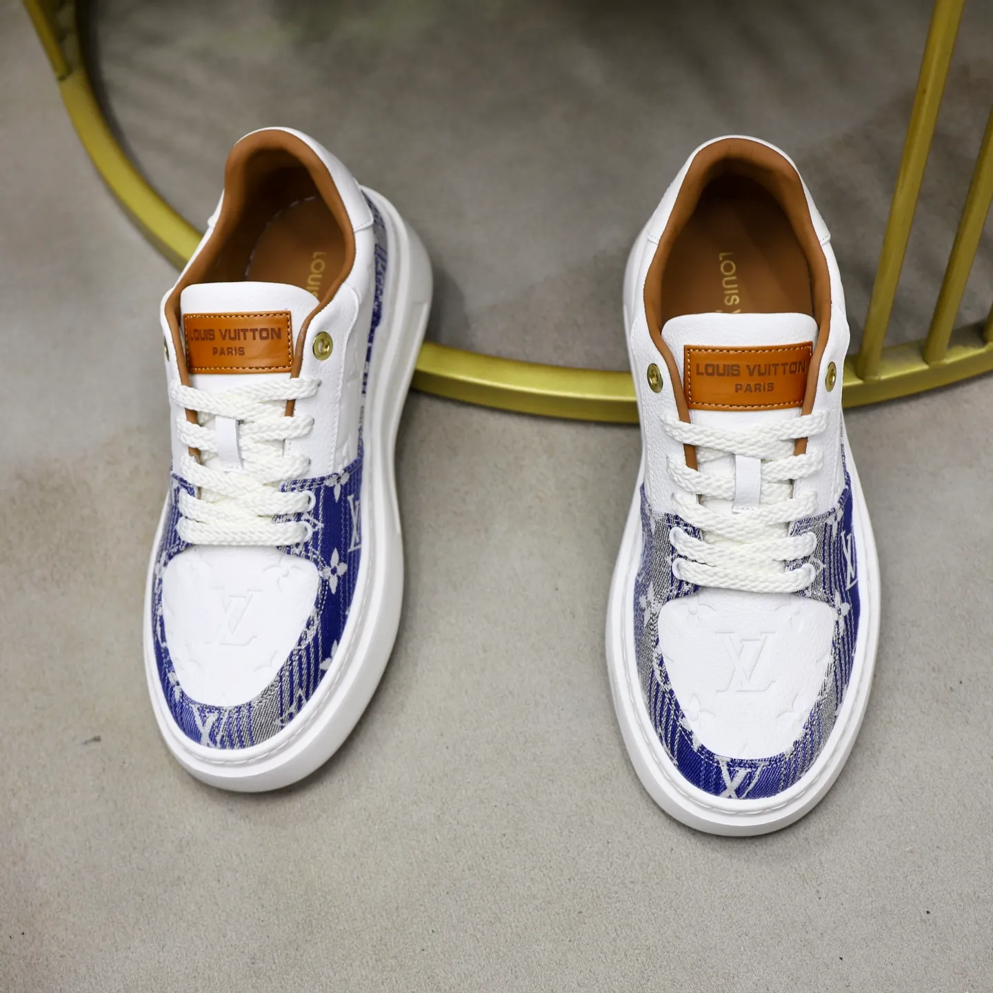 Ex-factory price: 480💰🙅‍♂️🙅‍♂️🙅‍♂️ Brand: LV Louis Vuitton Standard code: 38-44 (45 customized) Grade: Same as the official website Material: Original fabric Comfortable cowhide lining Increased lightness, wear-resistant and soft outsole Style category: Men's fashionable casual shoes Running sneakers Distinguished luxury brand elements Top luxury Color: actual picture color